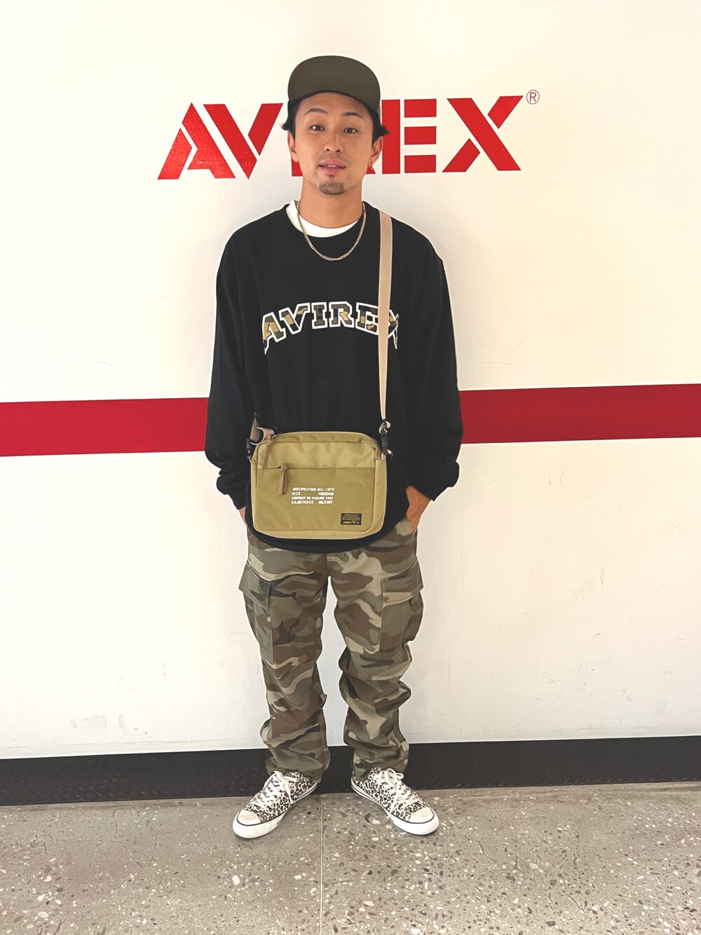 「AVIREXのAVIREX/アヴィレックス/ファティーグパンツ/カーゴパンツ/FATIGUE PANTS（カーゴパンツ、ブラック系）」を使った、Taiseiさん（メンズ・177cm）の夏コーディネートの1枚目の写真