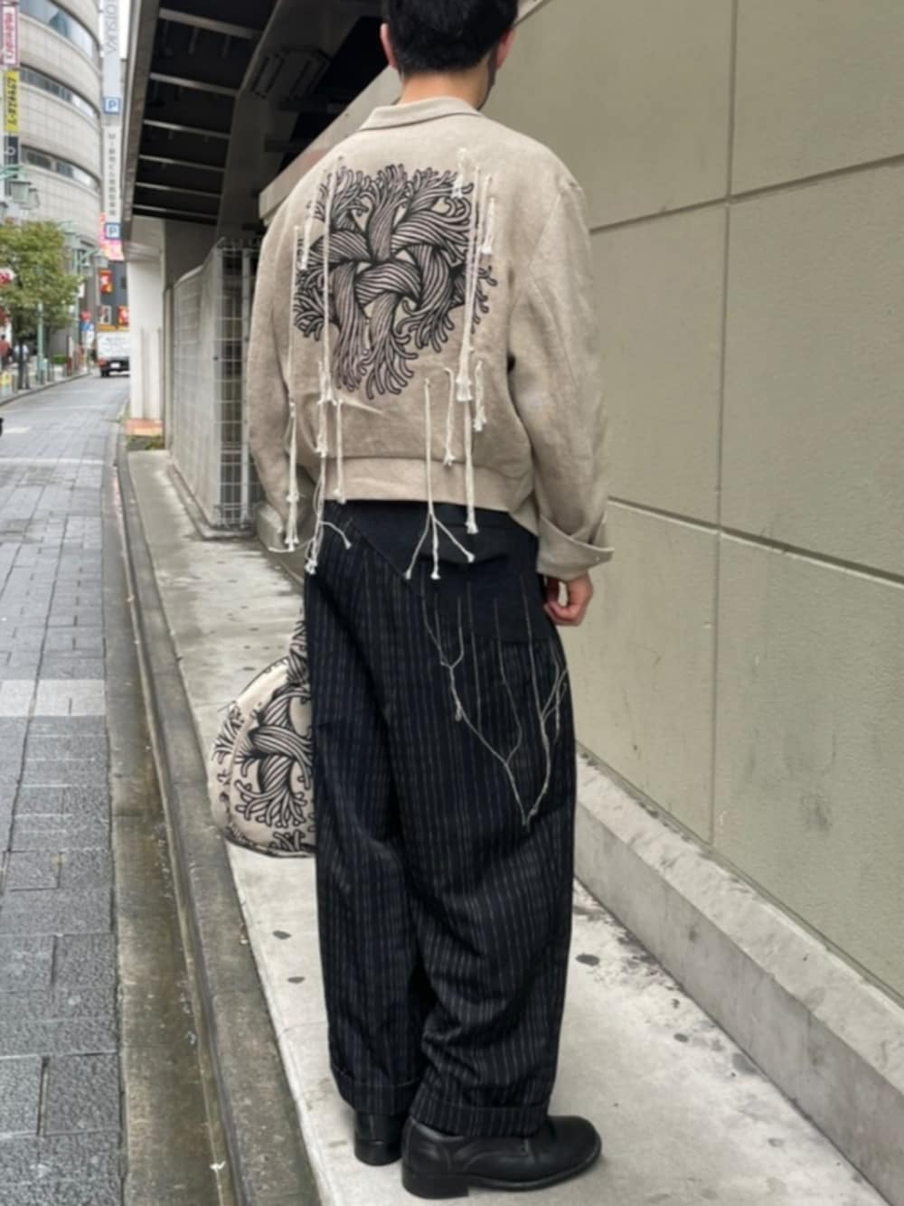「ひも、ロープ」｜「NEMETHのアイテム（テーラードジャケット、ベージュ系）」を使った、TTR's closetさん（メンズ・175cm）の夏コーディネートの1枚目の写真