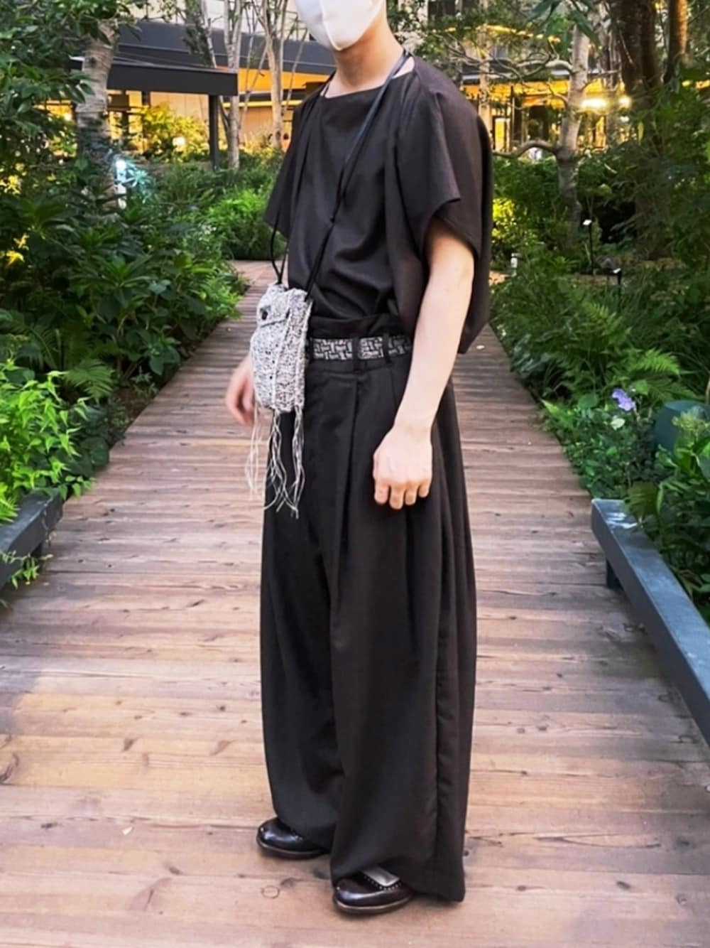 「HED MAYNERのアイテム（Tシャツ/カットソー、ブラウン系）」を使った、TTR's closetさん（メンズ・175cm）の秋コーディネートの1枚目の写真