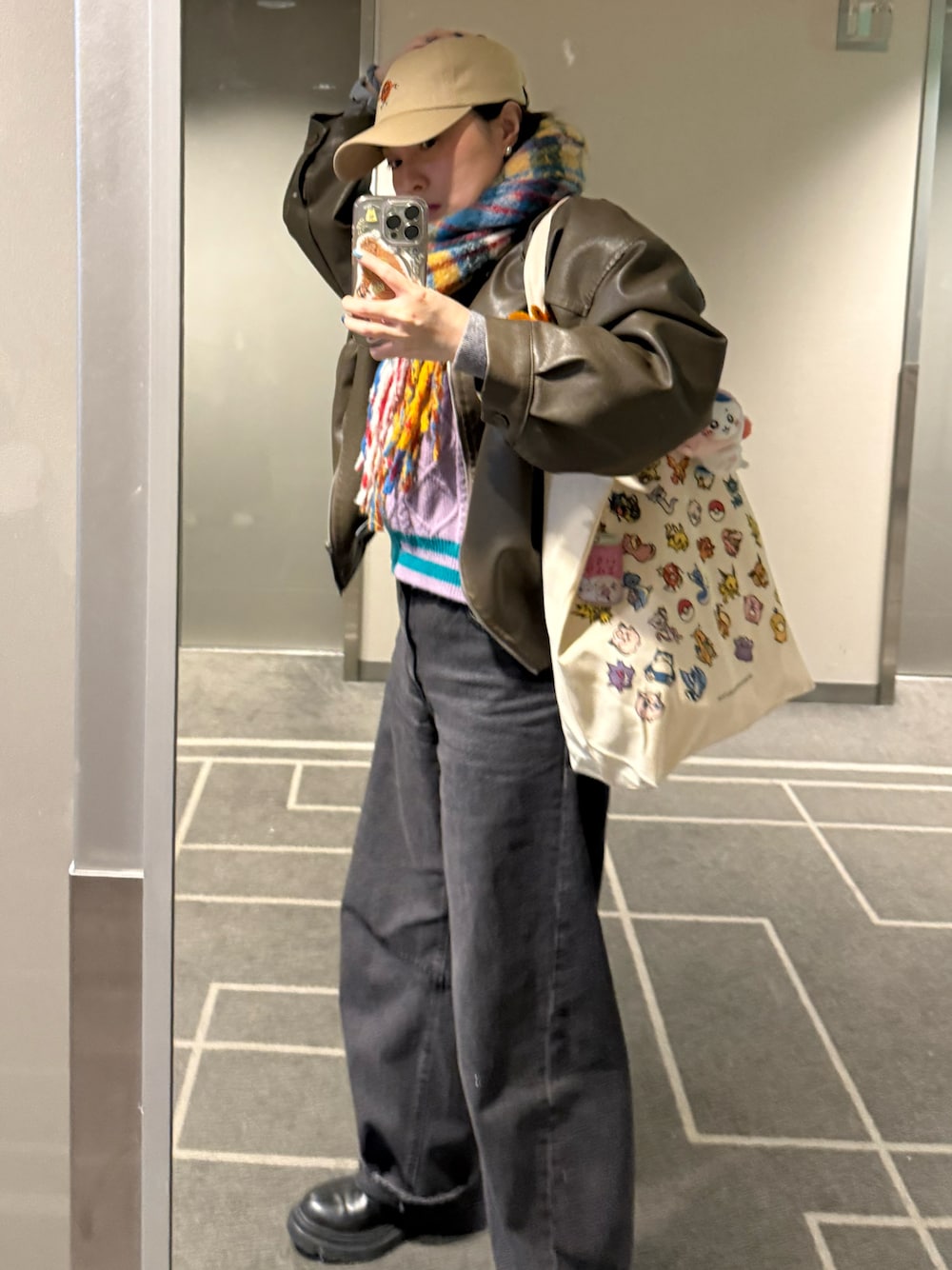 「最近のいい感じコーデ、大人カジュアル、大人かわいい、デニムコーデ、大人コーデ、低身長女子、お洒落さんとつながりたい、キャップ女子、帽子、混合」｜「GUのアイテム（デニムパンツ、ブラック系）」を使った、Indigochildさん（レディース・156cm）の春コーディネートの1枚目の写真