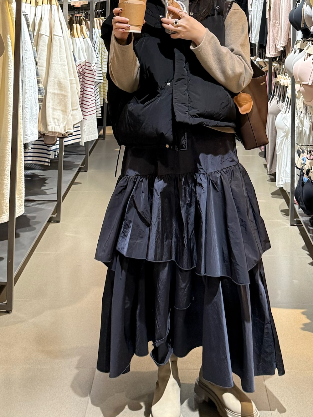 「真冬のあったかスタイル、休日スタイル、オトナ女子、オトナカワイイ、大人コーデ、キレイめ、ootd、秋冬コーデ、高身長コーデ、UNIQLO、カジュアルガーリー、低身長女子」｜「COACHのアイテム（ショルダーバッグ、ブラウン系）」を使った、Indigochildさん（レディース・156cm）の冬コーディネートの1枚目の写真