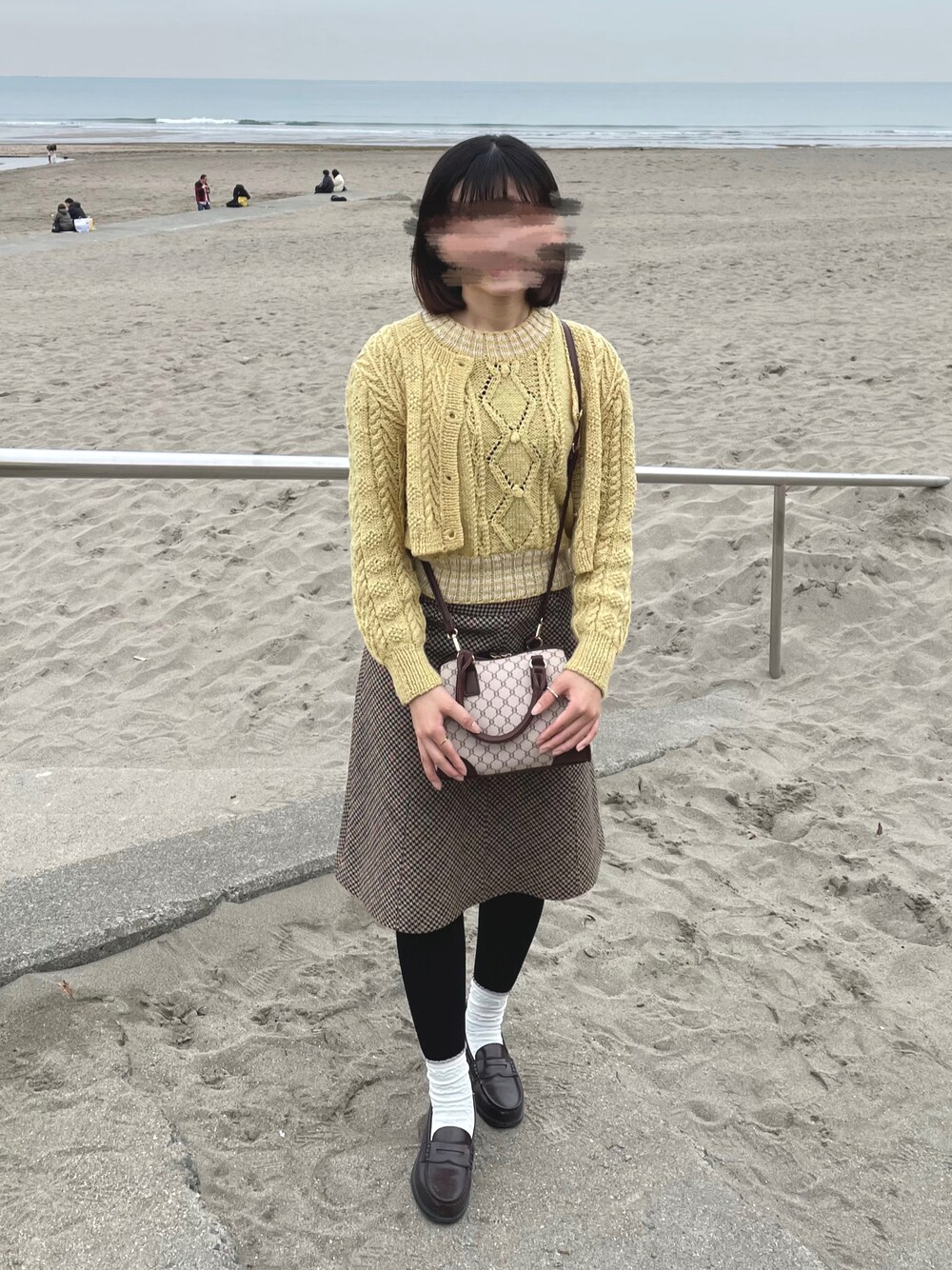 「春服デビュー宣言、春コーデ、ショルダーバッグ、GRL、ローファー、イエロー、カラーコーデ、チェック、チェックスカート、カーディガン、ベスト、オトナカジュアル、春色、古着、ブラウン」｜「？のアイテム（スカート、その他）」を使った、ありさん（レディース・157cm）の春コーディネートの1枚目の写真