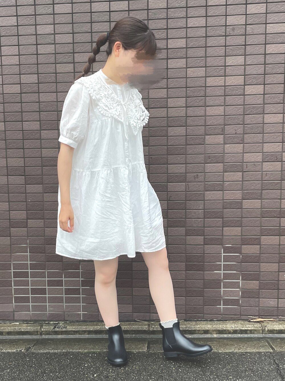 「夏、夏コーデ、雨の日コーデ、モノトーン、シンプル、ブーツ、ワンピース、ミニワンピース、シャツワンピ、つけ襟、夏セールで買いました、ホワイト、ブラック、one after another NICE CLAUP、heal me」｜「one after another NICE CLAUPのアイテム（ワンピース/ドレス、ホワイト系）」を使った、ありさん（レディース・157cm）の夏コーディネートの1枚目の写真