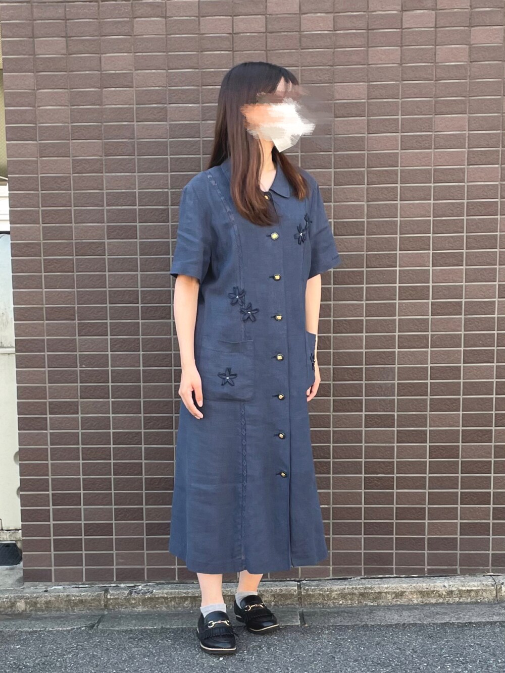 「休日コーデ、お出かけコーデ、ワンピースコーデ、ワンピース、秋コーデ、ブルー、ローファー、ブラック、オトナ女子、大人コーデ、シャツワンピ、シンプルスタイル、イタリア、花柄」｜「LAURA GIACCONEのアイテム（ワンピース、ブルー系）」を使った、ありさん（レディース・157cm）の秋コーディネートの1枚目の写真