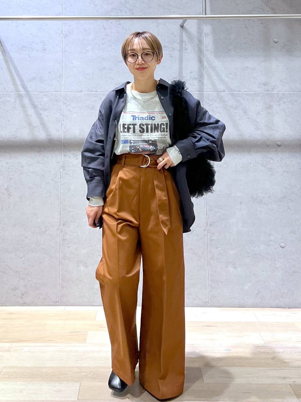 「ロンT、ワイドパンツ、シャツ、低身長、個性派、リラックス、楽ちんコーデ、春コーデ、ラフ、ベーシック/シンプル、LEPSIM、シンプルコーデ、春服みてみて、春夏コーデ、シンプル」｜「LEPSIMのメタル太チョーカー　152672（チョーカー、シルバー系）」を使った、miiisanさん（レディース・150cm）の冬コーディネートの1枚目の写真
