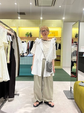 「LEPSIM（レプシィム）のメタルスライドサンダル　638914（サンダル、ブラック系）」を使った、miiisanさん（レディース・150cm）の夏コーディネート
