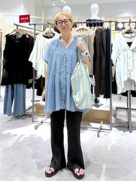 「LEPSIM（レプシィム）のBIGカラーショルダートート　1043478（トートバッグ、ブルー系）」を使った、miiisanさん（レディース・150cm）の夏コーディネート