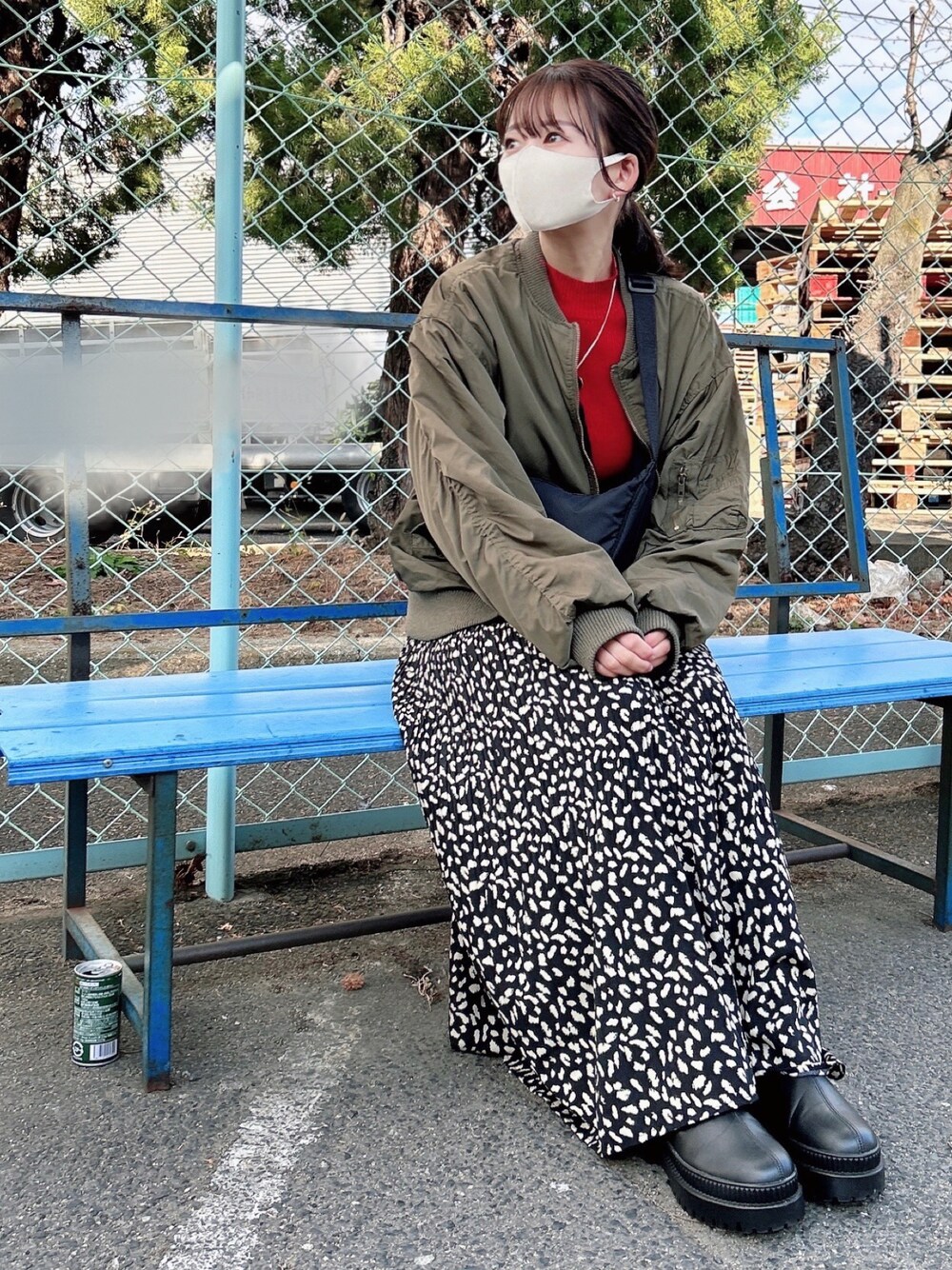 「大人カジュアル、きれいめカジュアル、シンプル、プチプラ、MA-1、オーバーサイズ、赤、レオパード、スカート、ブーツ、ママコーデ、着回しコーデ、冬コーデ」｜「GUのアイテム（ニット/セーター、レッド系）」を使った、KanA𓈒𓏸𑁍‬さん（骨格ウェーブ・レディース・156cm）の冬コーディネートの1枚目の写真