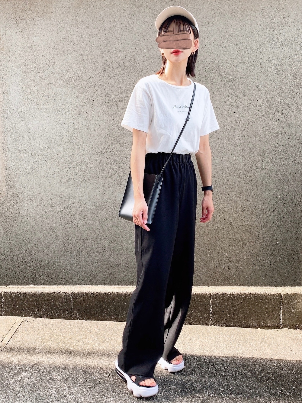 「大人カジュアル、シンプル、プチプラ、モノトーン、GRL、白Tシャツ、ワイドパンツ、エアマックス、厚底サンダル、韓国ファッション、ママコーデ、着回しコーデ、低身長コーデ、夏コーデ」｜「newhattanの【newhattan】  ニューハッタン キャップ STONE WASHED TWILL CAP（キャップ、ベージュ系）」を使った、KanA𓈒𓏸𑁍‬さん（レディース・156cm）の夏コーディネートの1枚目の写真