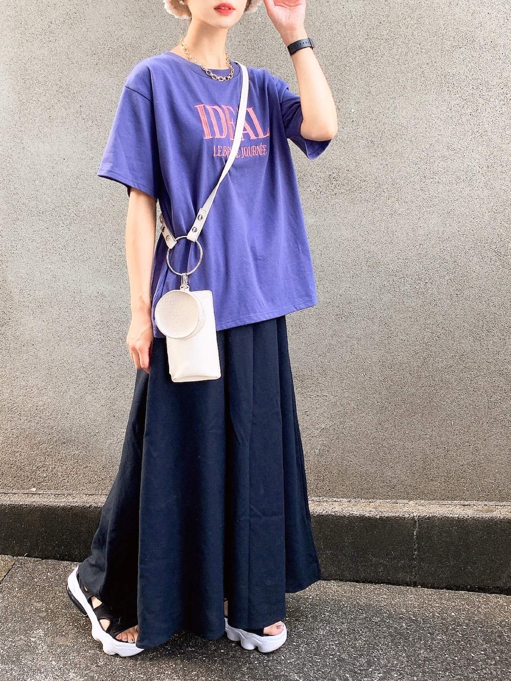 「大人カジュアル、シンプル、プチプラ、ストリート、ビッグシルエット、リラックススタイル、バケットハット、エアマックス、ママコーデ、着回しコーデ、低身長コーデ、夏コーデ、楽チンコーデ」｜「GRLのアイテム（Tシャツ/カットソー、ブルー系）」を使った、KanA𓈒𓏸𑁍‬さん（レディース・156cm）の夏コーディネートの1枚目の写真