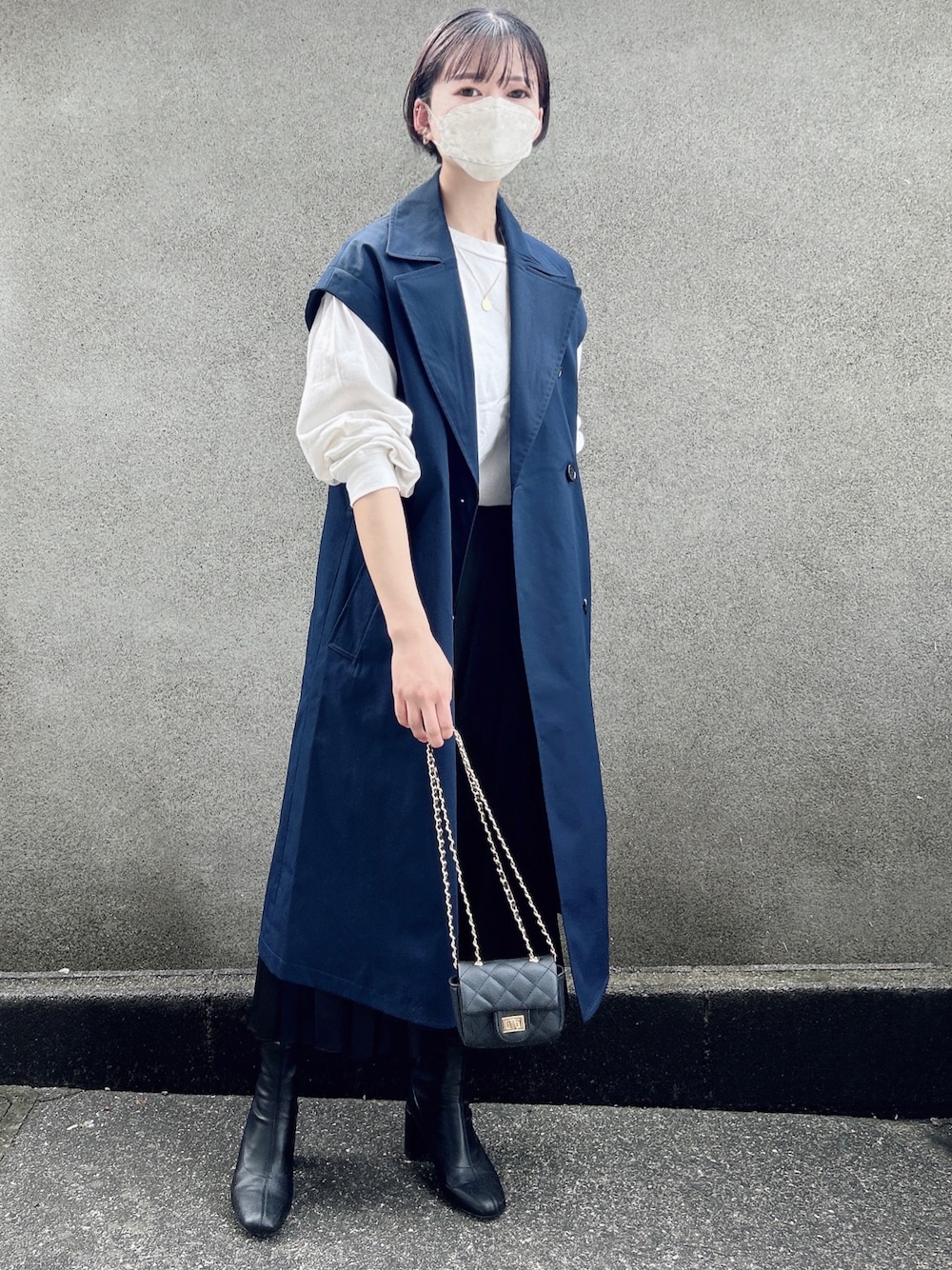 「大人カジュアル、きれいめカジュアル、シンプル、プチプラ、休日スタイル、レイヤードスタイル、トレンチコート、UNIQLO、スカート、ミニバッグ、ブーツ、ママコーデ、着回しコーデ、春コーデ」｜「ANGIEのコインネックレス（ネックレス、その他）」を使った、KanA𓈒𓏸𑁍‬さん（骨格ウェーブ・レディース・156cm）の春コーディネートの1枚目の写真