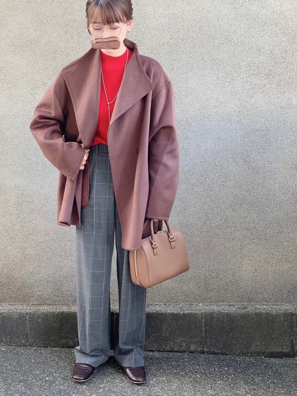 「大人カジュアル、シンプル、プチプラ、GU、UNIQLO、セーター、レッド、ワイドパンツ、チェックパンツ、ローファー、ボストンバッグ、めがね、ママコーデ、着回しコーデ、秋冬コーデ」｜「ＪＵＧＬＡＮＳのクリアレンズサングラス 伊達メガネ（メガネ、その他）」を使った、KanA𓈒𓏸𑁍‬さん（骨格ウェーブ・レディース・156cm）の秋コーディネートの1枚目の写真