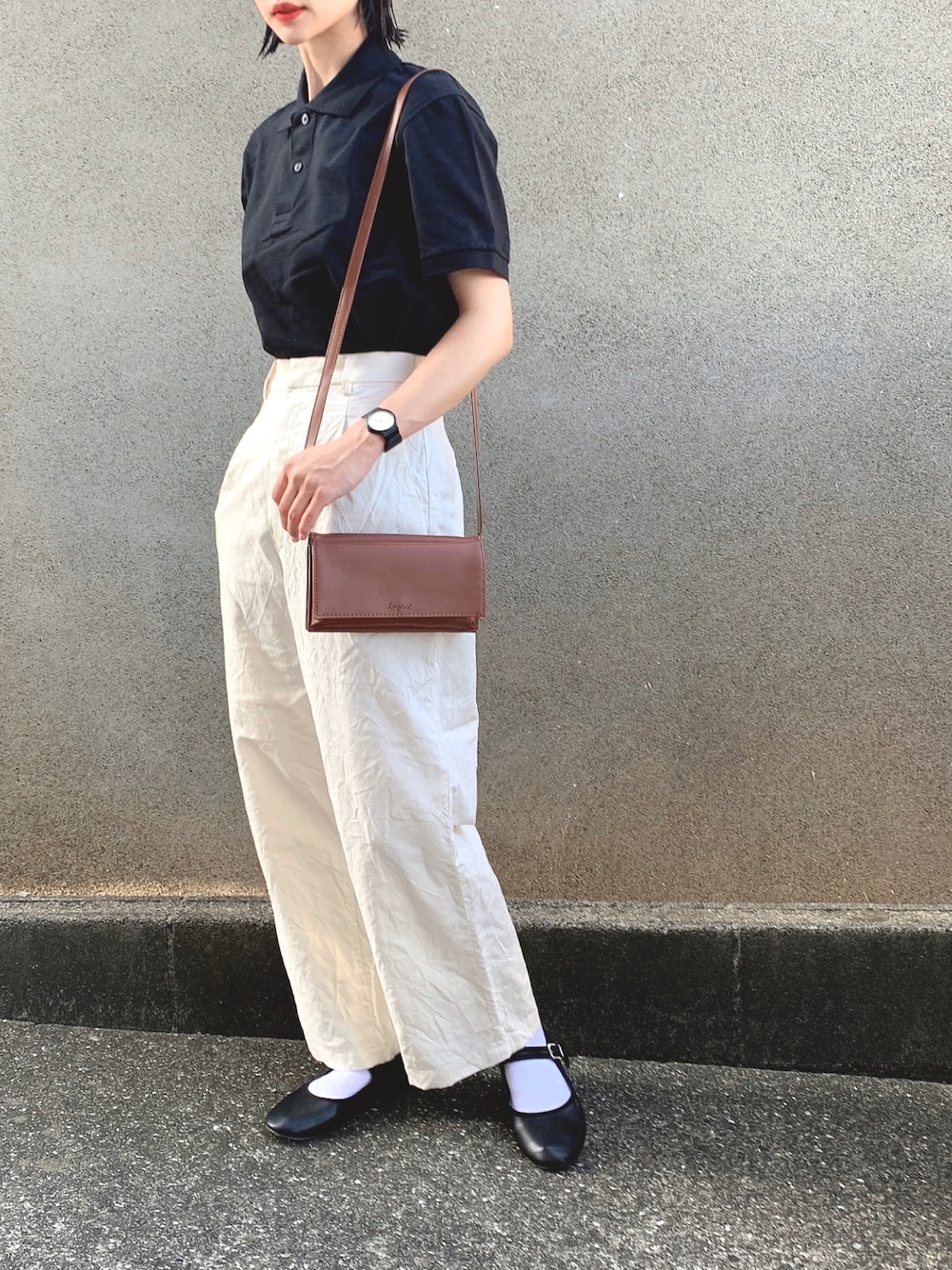 「大人カジュアル、シンプル、プチプラ、UNIQLO、ポロシャツ、モノトーン、バレエシューズ、ママコーデ、着回しコーデ、低身長コーデ、初夏コーデ」｜「Ungridのアイテム（ショルダーバッグ、ブラウン系）」を使った、KanA𓈒𓏸𑁍‬さん（レディース・156cm）の夏コーディネートの1枚目の写真