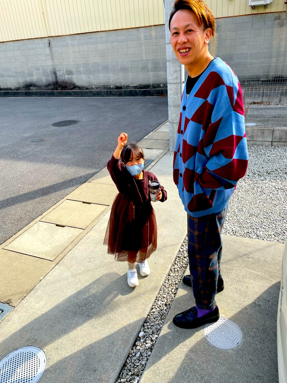 「休日スタイル、カジュアル、今日のコーデ、シンプル、大人カジュアル、春アウター、ビッグシルエット、カーディガン、おしゃれさんと繋がりたい、服好きな人と繋がりたい、プチプラ、ローファー、チェックパンツ、メンズファッション、ほめられ本命コーデ」｜「no brandのアイテム（パンツ、その他）」を使った、machigeさん（メンズ・170cm）の冬コーディネートの1枚目の写真