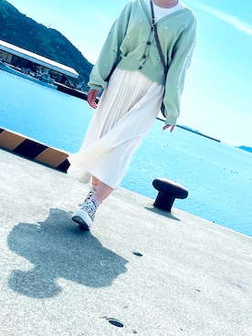 「デートスタイル（WOMEN）」｜「アイテム（スニーカー）」を使った、とすさん（レディース・150cm）の秋コーディネート