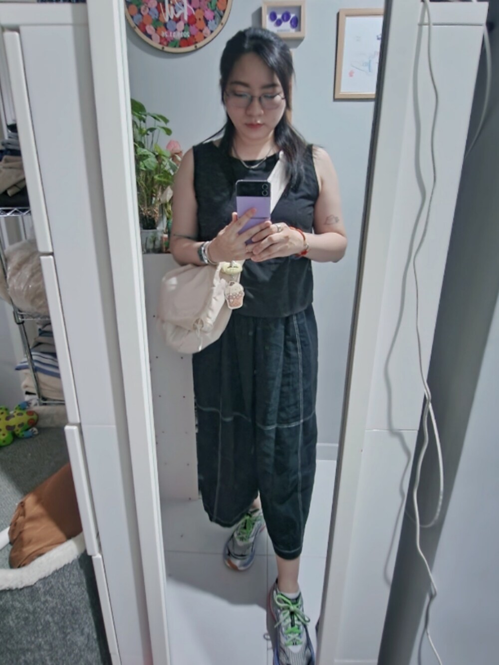 「wiwt、working style、hkgirl、UNIQLO、ALL BLACK、summer、夏コーデ、2025」｜「PUMAのpuma velophasis phased（スニーカー、その他）」を使った、Yukariveraさん（レディース・165cm）の春コーディネートの1枚目の写真