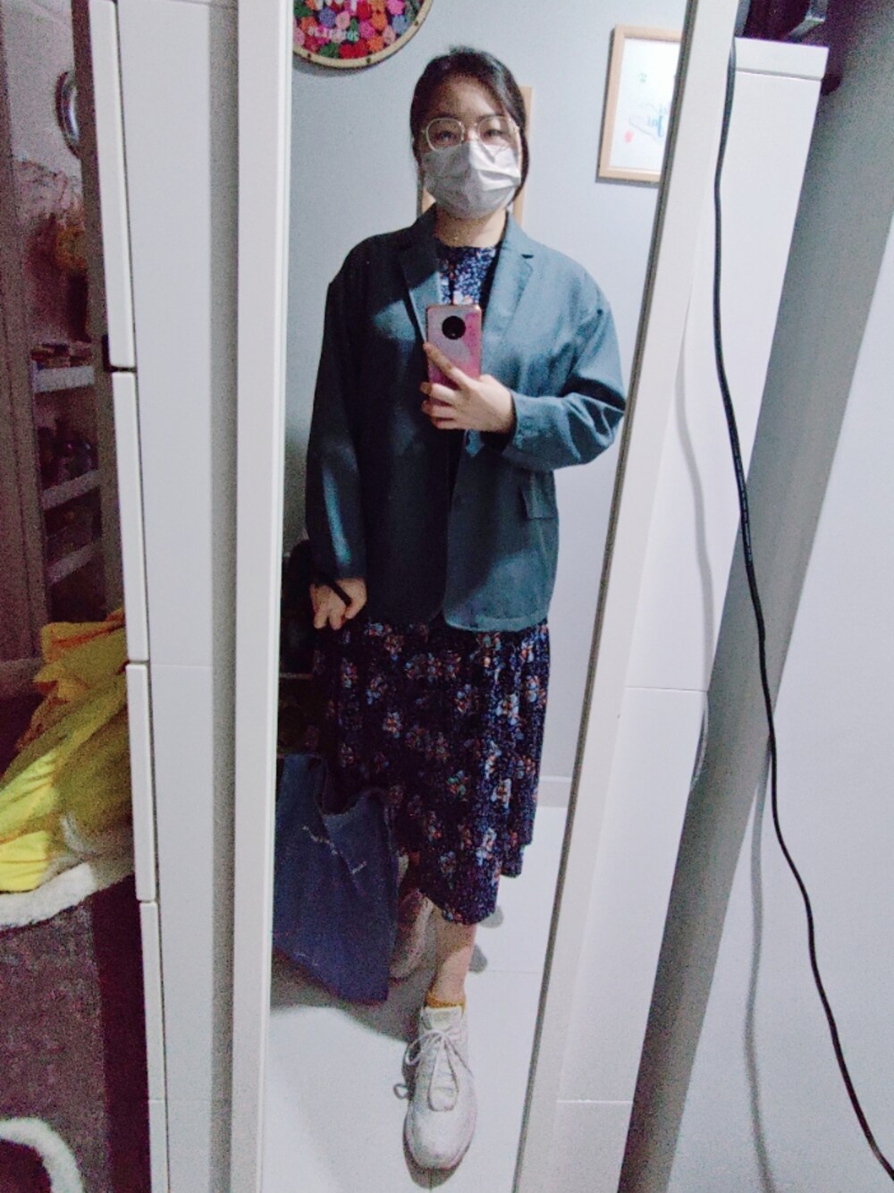 「wiwt、ootd、blue、tone on tone、working style、hkgirl、floral、秋のコーデ、November 2021」｜「onlineのアイテム（テーラードジャケット、ブルー系）」を使った、Yukariveraさん（レディース・164cm）の秋コーディネートの1枚目の写真
