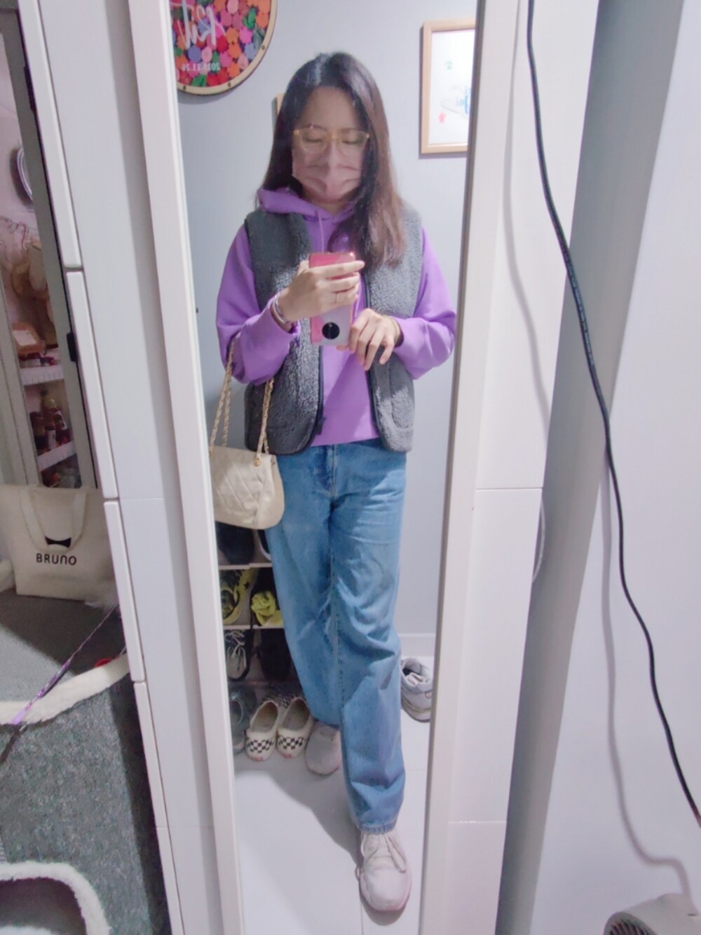 「wiwt、December 2021、working style、hkgirl、UNIQLO、冬コーデ、春コーデ、chanel #vintage、香港冬天好熱呀」｜「ASICSのアイテム（スニーカー、ホワイト系）」を使った、Yukariveraさん（レディース・164cm）の冬コーディネートの1枚目の写真