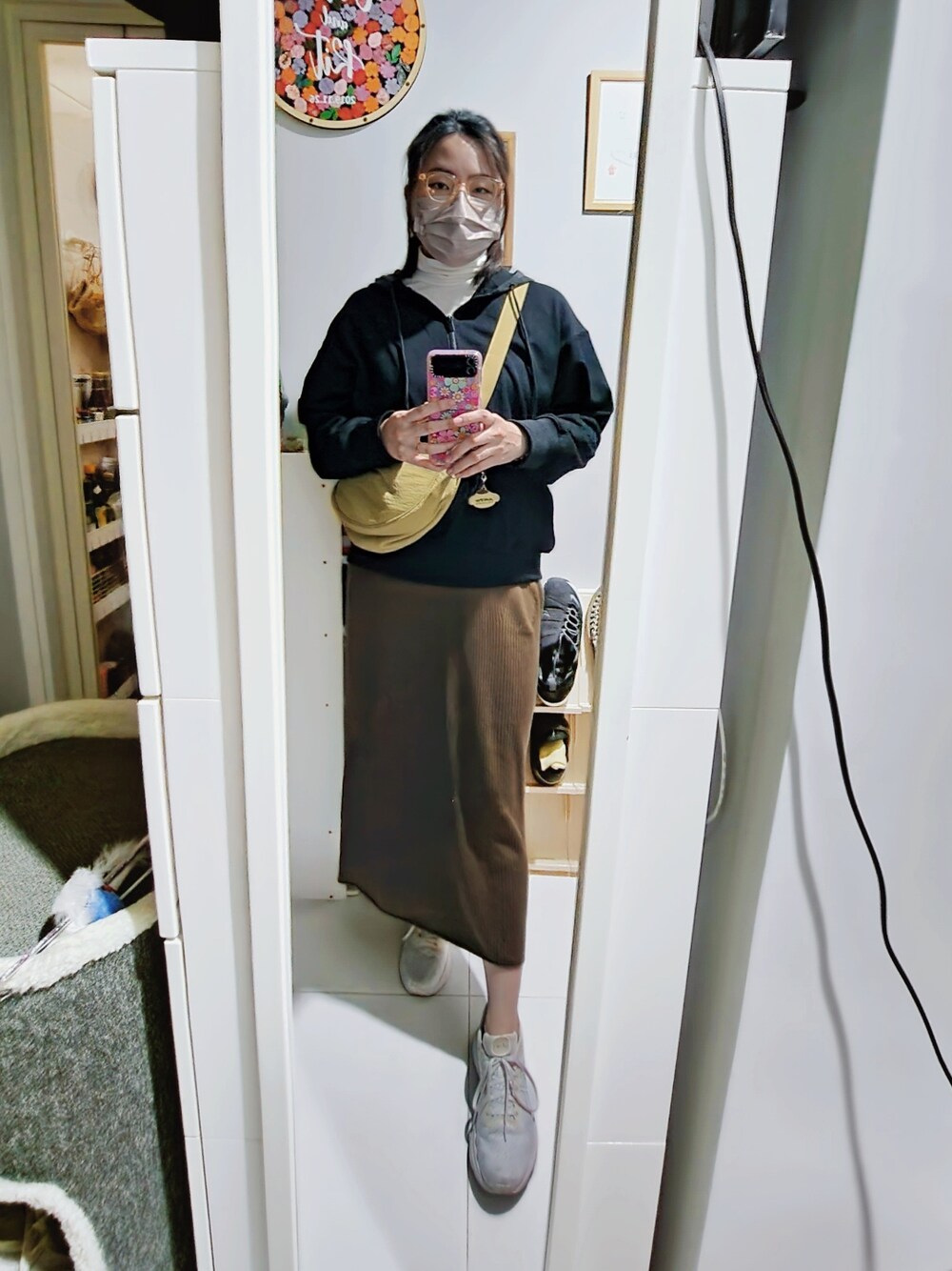 「wiwt、ootd、UNIQLO、December 2022、working style、hkgirl、winter、秋冬コーデ」｜「UNIQLOのアイテム（Tシャツ/カットソー、ホワイト系）」を使った、Yukariveraさん（レディース・164cm）の冬コーディネートの1枚目の写真