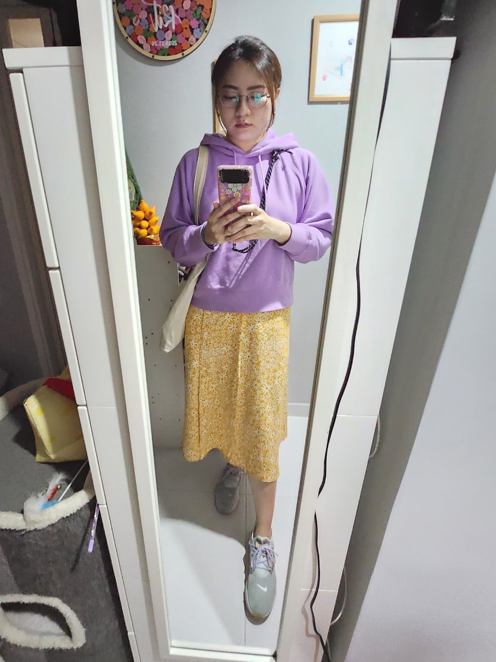 「wiwt、ootd、working style、hkgirl、2023 March、spring、UNIQLO、floral、sharp」｜「NIKEのアイテム（スニーカー、グリーン系）」を使った、Yukariveraさん（レディース・164cm）の春コーディネートの1枚目の写真