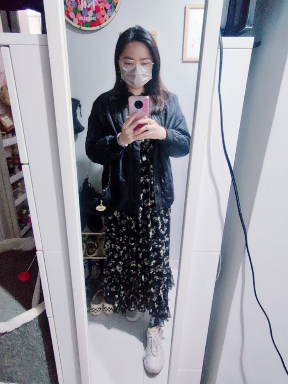 「wiwt、working style、Saturday、date style♡、hkgirl、December 2021、冬コーデ、black、floral、printdress」｜「niko and...のアイテム（ジャケット/アウター、ブラック系）」を使った、Yukariveraさん（レディース・164cm）の冬コーディネートの1枚目の写真