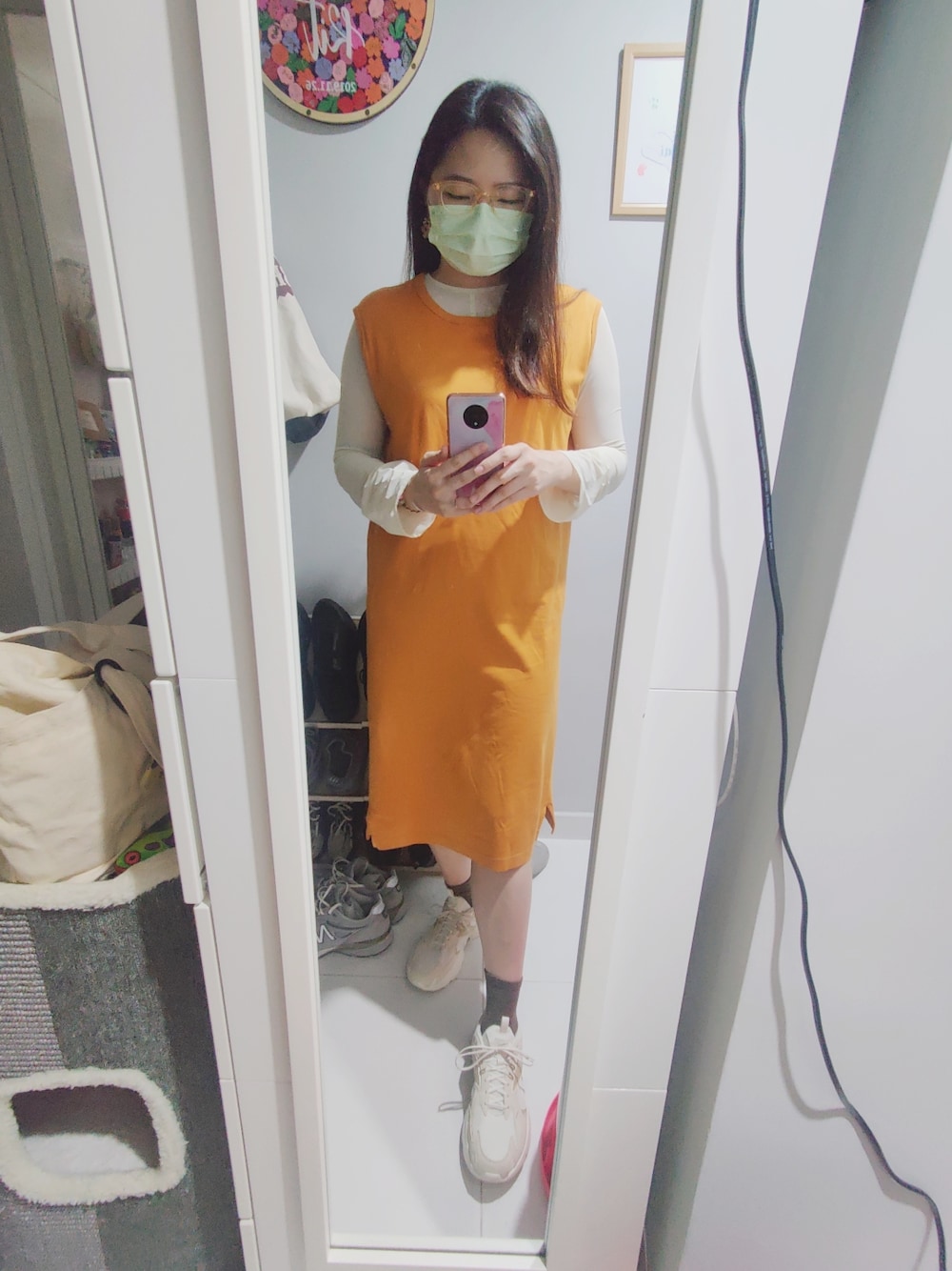 「wiwt、summer style、springstyle、May 2022、working style、hkgirl、UNIQLO」｜「UNIQLOのアイテム（ジャンパースカート、イエロー系）」を使った、Yukariveraさん（レディース・164cm）の春コーディネートの1枚目の写真