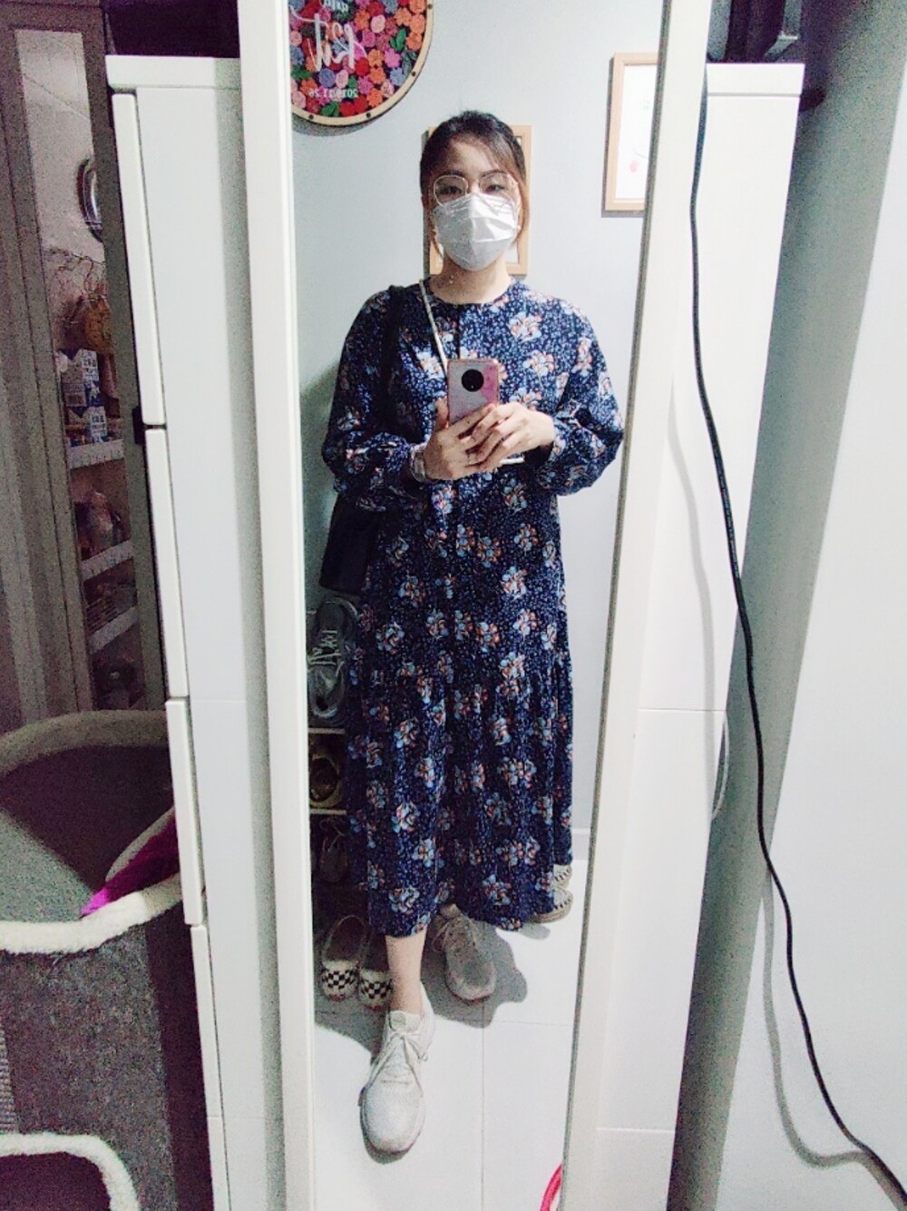 「monday、Monday Blue 、wiwt、autumn、秋のコーデ、oct 2021、working style、hkgirl、floral、quick outfit」｜「ASICSのアイテム（スニーカー、ホワイト系）」を使った、Yukariveraさん（レディース・164cm）の秋コーディネートの1枚目の写真