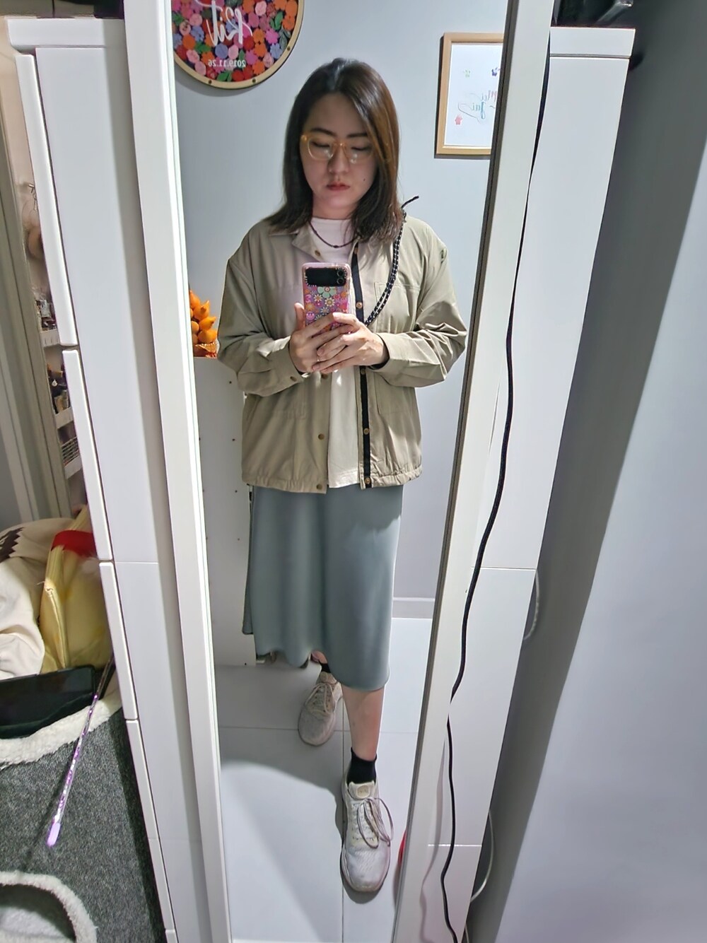「wiwt、ootd、working style、hkgirl、2023 March、monday、spring」｜「ASICSのアイテム（スニーカー、ホワイト系）」を使った、Yukariveraさん（レディース・164cm）の春コーディネートの1枚目の写真