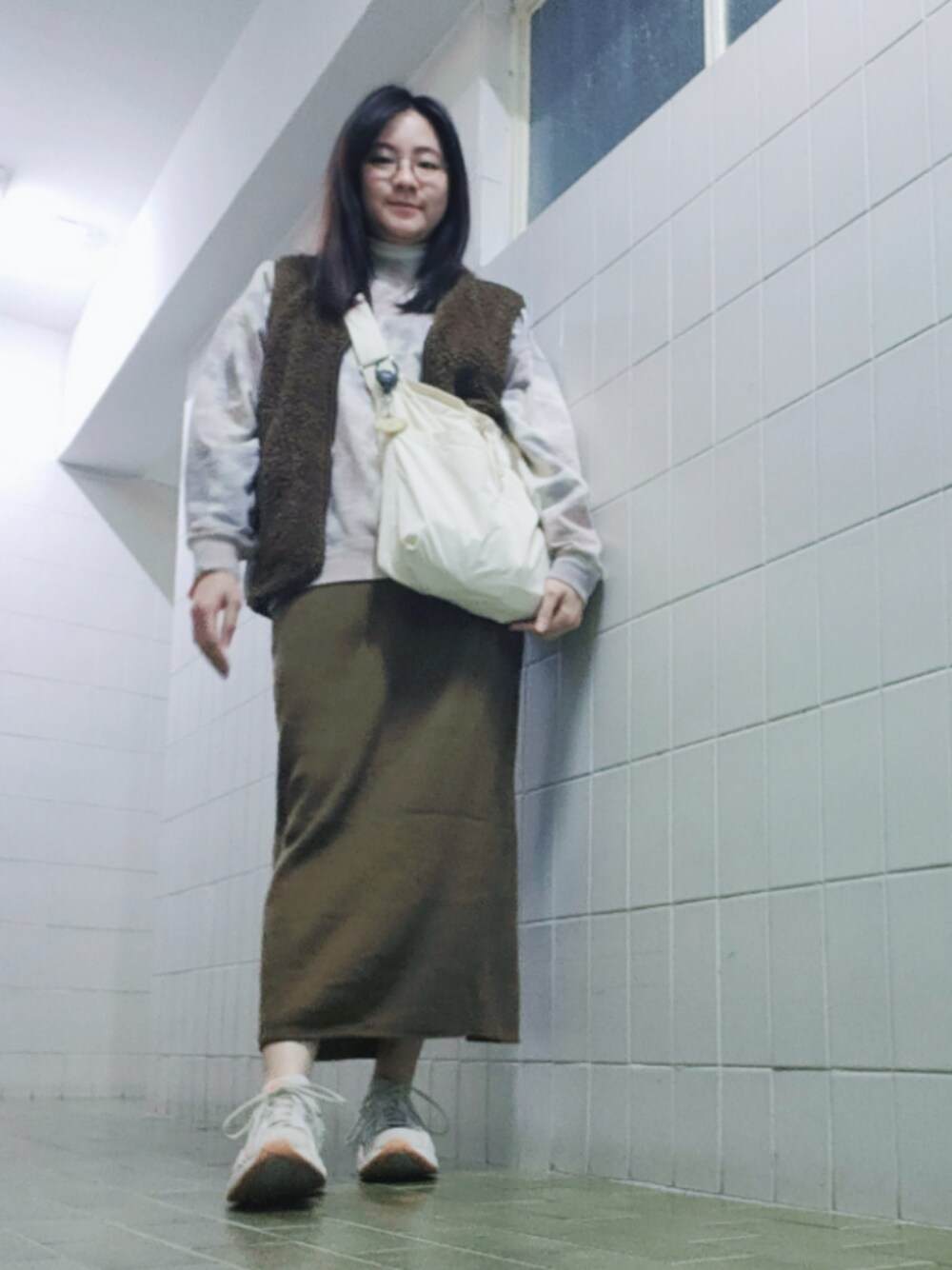 「ootd、wiwt、冬コーデ、2024 Dec、brown、UNIQLO、Dinner、hkgirl」｜「UNIQLOのアイテム（スカート、ブラウン系）」を使った、Yukariveraさん（レディース・165cm）の冬コーディネートの1枚目の写真