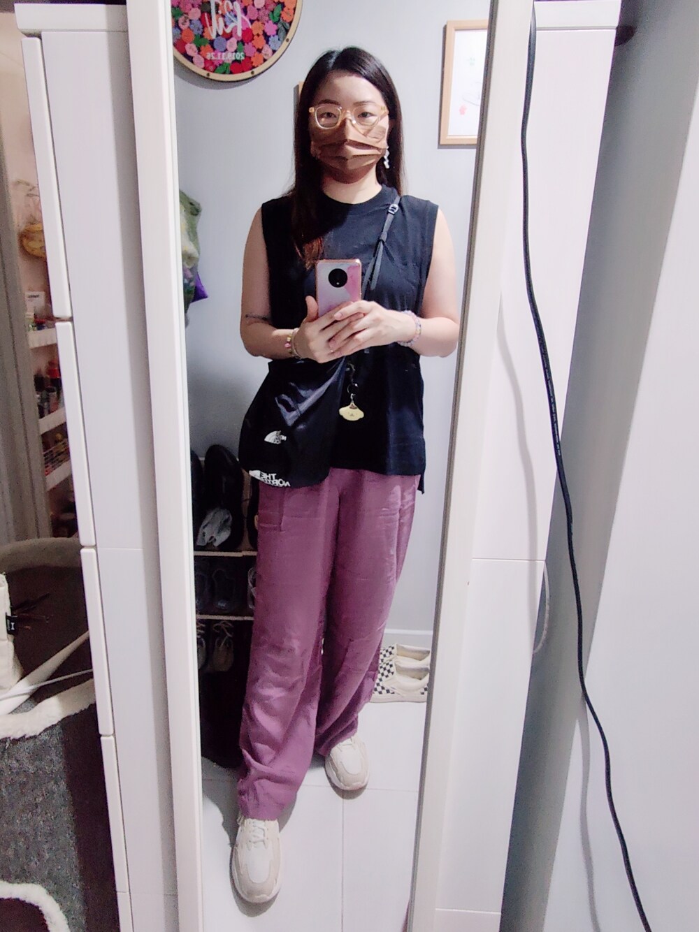 「wiwt、June 2022、working style、hkgirl、summer、夏コーデ、black pink」｜「Reebokのアイテム（スニーカー、ベージュ系）」を使った、Yukariveraさん（レディース・164cm）の夏コーディネートの1枚目の写真
