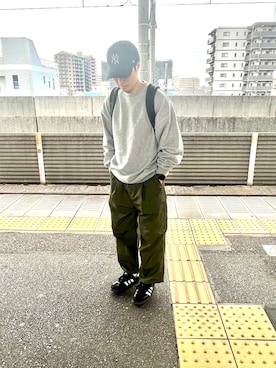 「セカンドストリートのアイテム（カーゴパンツ、グリーン系）」を使った、reeeeoさん（メンズ・168cm）の春コーディネート
