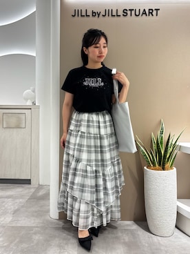 「JILL by JILL STUART（ジルバイジルスチュアート）のグラデーションストーンロゴTシャツ（Tシャツ/カットソー、ブラック系）」を使った、takeuchiさん（レディース・151cm）の夏コーディネート