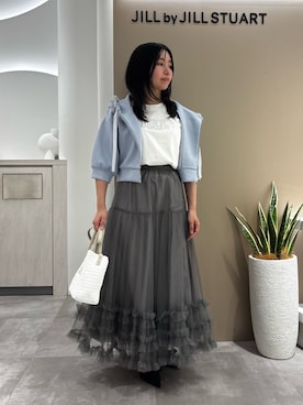 「JILL by JILL STUART（ジルバイジルスチュアート）のグラデーションストーンロゴTシャツ（Tシャツ/カットソー、ホワイト系）」を使った、takeuchiさん（レディース・151cm）の夏コーディネート
