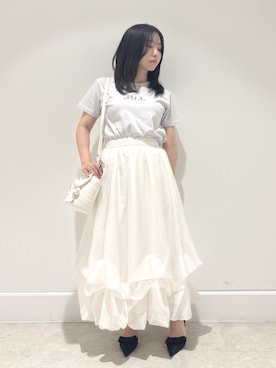 「JILL by JILL STUART（ジルバイジルスチュアート）のスパンコールロゴ刺繍Ｔシャツ（Tシャツ/カットソー、ブルー系）」を使った、takeuchiさん（レディース・151cm）の夏コーディネート