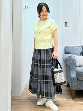 「Dessin（デッサン）の【UVカット/接触冷感】美光沢カットソー（Tシャツ/カットソー、イエロー系）」を使った、msatoさん（レディース・155cm）の夏コーディネート