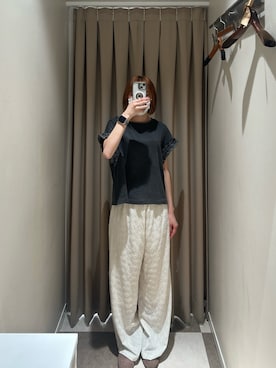 「ITEMS URBANRESEARCH（アイテムズ アーバンリサーチ）のドッキングフリルTシャツ（Tシャツ/カットソー、ブラック系）」を使った、nnam74さん（レディース・158cm）の夏コーディネート