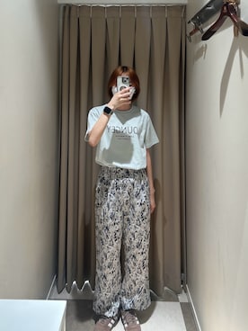 「URBAN RESEARCH DOORS（アーバンリサーチドアーズ）の『イージーケア/接触冷感』フラワープリントイージーパンツ（その他パンツ、その他）」を使った、nnam74さん（レディース・158cm）の夏コーディネート