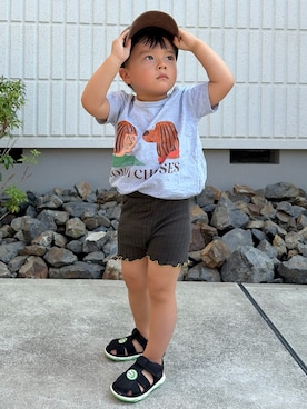 「BOBO CHOSES（ボボショーズ）のFriends In A Pickle T-shirt（Tシャツ/カットソー、グレー系）」を使った、deee🐏さん（キッズ・90cm）の夏コーディネート