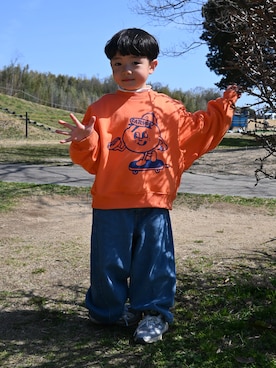 「Catchup（ケチャップ）のアイテム（スウェット、オレンジ系）」を使った、deee🐏さん（キッズ・90cm）の春コーディネート