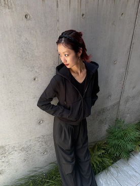 「KAIKO（カイコー）のKAIKO Double zip parka（パーカー、ブラック系）」を使った、天音さん（レディース・175cm）の夏コーディネート