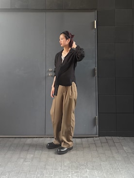 「KAIKO（カイコー）のKAIKO Afford（シャツ/ブラウス、ブラック系）」を使った、天音さん（レディース・175cm）の夏コーディネート