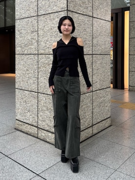 「MURUA（ムルーア）のアイテム（パンツ）」を使った、佐々谷玲央さん（レディース・168cm）の秋コーディネート