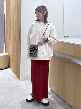 「アイテム（スウェット、ピンク系）」を使った、Michiさん（レディース・161cm）の秋コーディネート