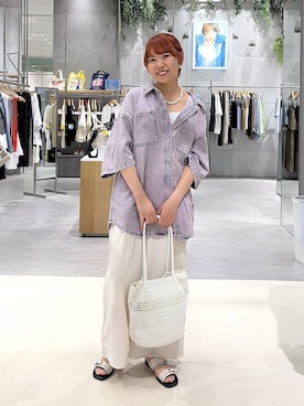 「LEPSIM（レプシィム）のデニムBIGシャツ/SS　639528【KKfashion紹介アイテム】（シャツ/ブラウス、パープル系）」を使った、Michiさん（レディース）の夏コーディネート