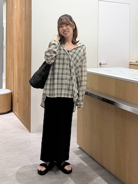 「LEPSIM（レプシィム）の14ゲージニットナロースカート　242468（スカート、ブラック系）」を使った、Michiさん（レディース）の春コーディネート