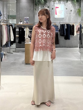 「LEPSIM（レプシィム）のストレッチサテンスカート　1049485（スカート、ホワイト系）」を使った、Michiさん（レディース）の夏コーディネート