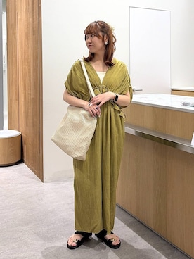 「LEPSIM（レプシィム）のメタルスライドサンダル　638914（サンダル、ブラウン系）」を使った、Michiさん（レディース）の春コーディネート