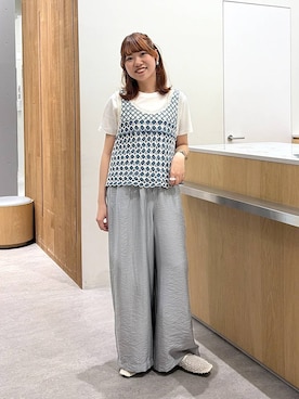 「LEPSIM（レプシィム）のワッシャーサテンパンツ　491049（その他パンツ、グレー系）」を使った、Michiさん（レディース）の春コーディネート