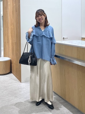 「LEPSIM（レプシィム）のチャーム付きソフトボストン　634220（ボストンバッグ、ブラック系）」を使った、Michiさん（レディース）の春コーディネート