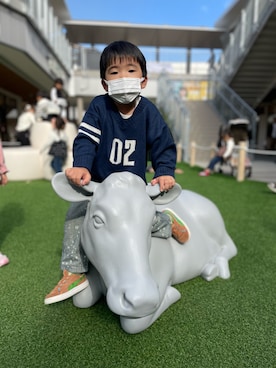 「アイテム（ニット/セーター）」を使った、AMANE さん（キッズ・90cm）の秋コーディネート